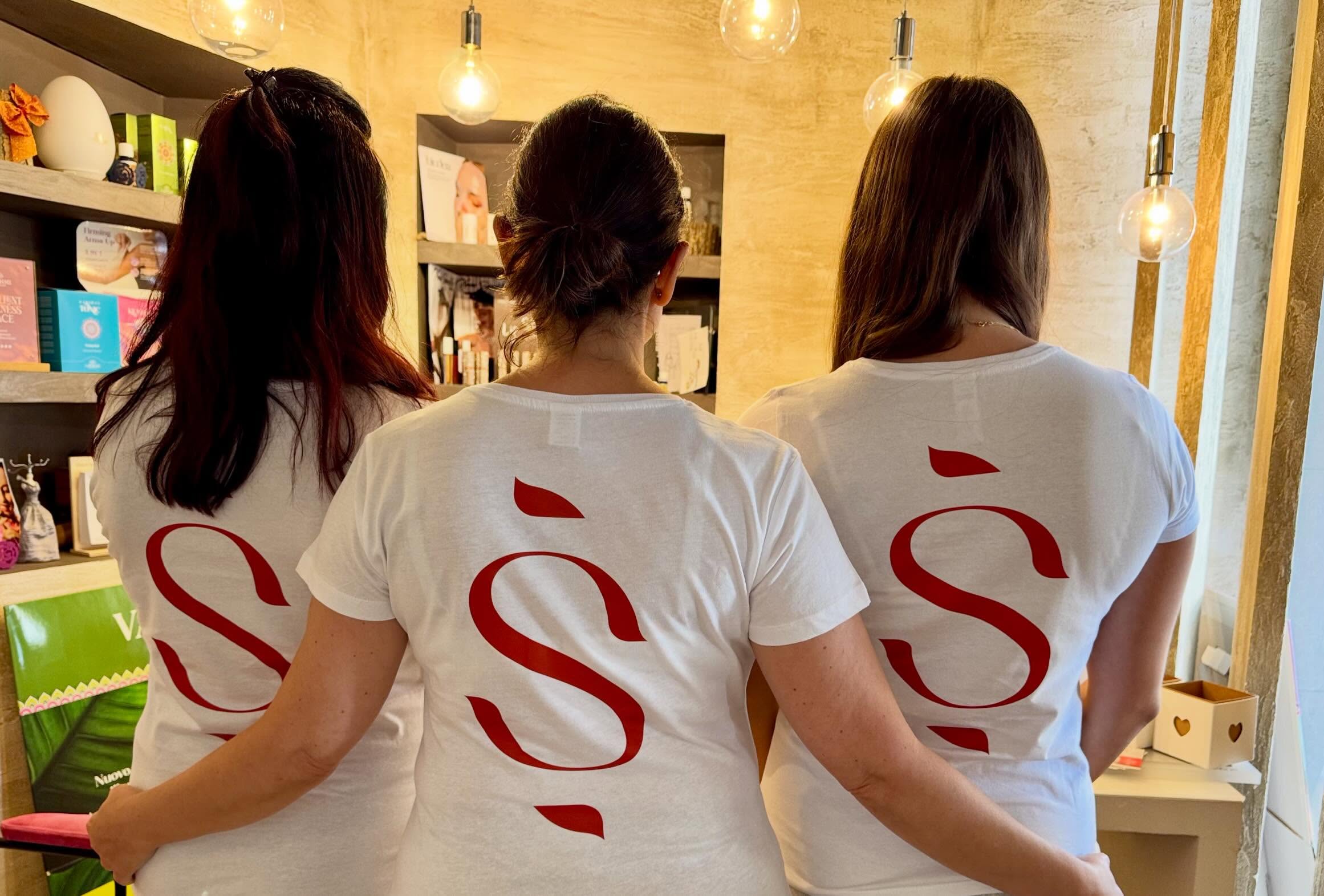 Il team con le maglie dello Studio di estetica Silvia